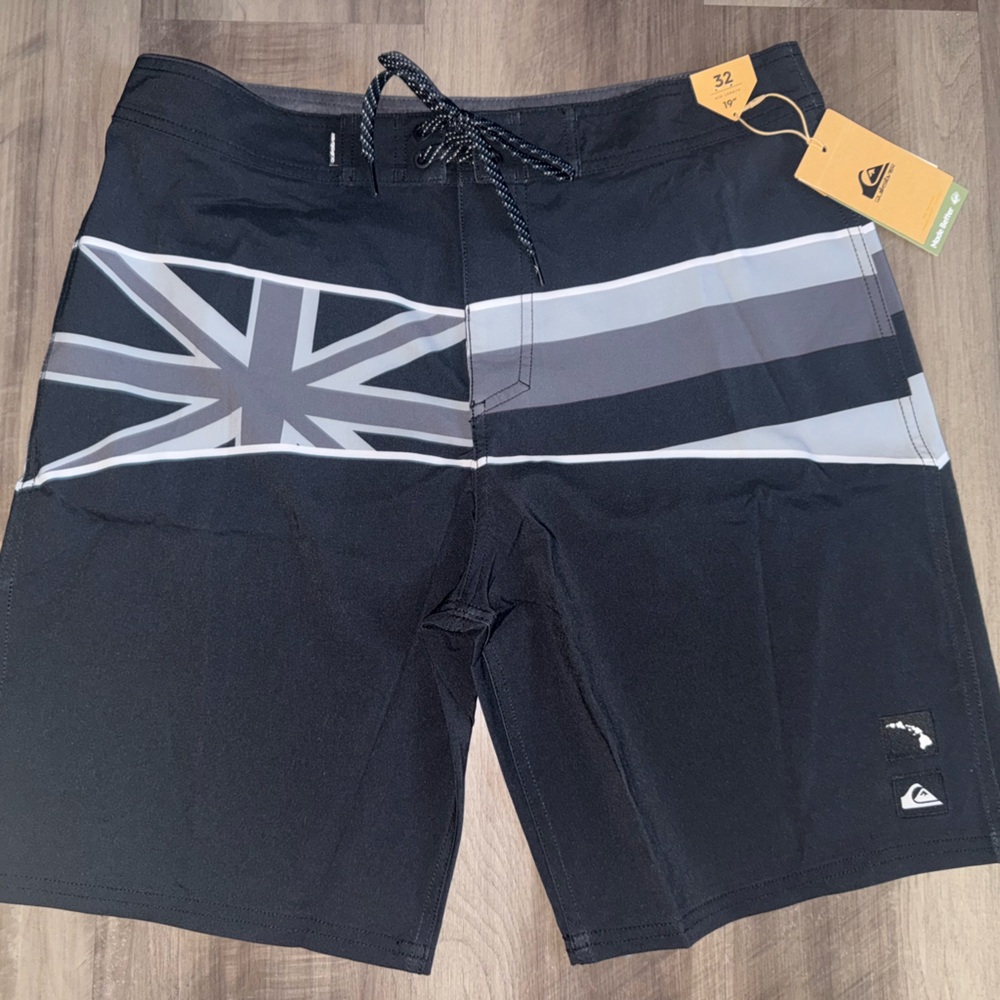 Quiksilver SurfSilk Men's Black and Gray Hawaii board shorts size 32